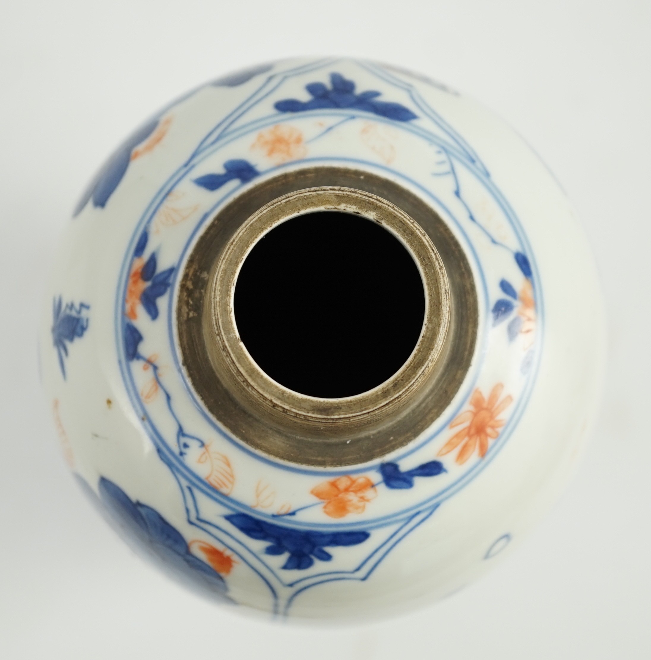 A Chinese Imari tall ovoid jar, Kangxi period, 24cm high